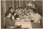 Foto 4.- Bejaranos celebrando la cena de Nochebuena en 1961, en el comedor de la Residencia de austríacas.