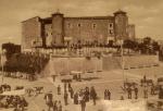 Plaza Mayor y Palacio Ducal en una fotografía antigua. Foto sacada de Documentos Béjar